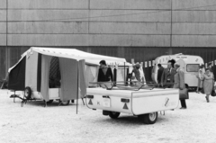 Hungary, Budapest X., Albertirsai (Dobi István) úti vásárterület, sátras utánfu­tó a jármúkiállítás szabadtéri területén., 1980, Bojár Sándor, trailer, caravan, exhibition, international fair, Budapest, Fortepan #255237