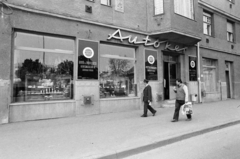 Hungary, Szolnok, Baross út (Beloiannisz út) 22., AUTÓKER üzlet., 1980, Bojár Sándor, State-Onwed Car and Parts Trading Co, Show window, Fortepan #255328