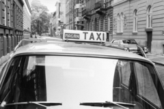 Hungary, Budapest VII., Almássy utca, a felvétel a 4-es számú ház előtt álló Wartburg magántaxiról készült., 1982, Bojár Sándor, taxicab, Budapest, Fortepan #255336