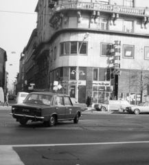 Magyarország, Budapest VII., Károly (Tanács) körút, szemben a Dob utca sarkán az IBUSZ irodája., 1984, Bojár Sándor, Budapest, Ibusz, Fortepan #255368