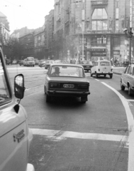 Magyarország, Budapest VII., szemben a Károly (Tanács) körút - Dohány utca sarkán a Filmmúzeum., 1984, Bojár Sándor, Budapest, rendszám, Fortepan #255369