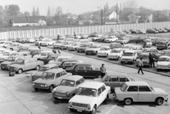 Magyarország, Budapest XIV., Öv utca, a Merkur Személygépkocsi Értékesítő Vállalat használtautó-telepe., 1986, Bojár Sándor, Budapest, rendszám, Trabant 601, parkoló, Fortepan #255387