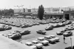 Magyarország, Csepeli Szabadkikötő, Budapest XXI., Petróleum utca 4., Merkur Személygépkocsi Értékesítő Vállalat telepe., 1983, Bojár Sándor, parkoló, Budapest, Dacia 1310, Polski Fiat 126p, VAZ 2105/2107, Merkur Személygépkocsi Értékesítő Vállalat, tartálykocsi, VAZ 2101, Trabant-márka, Lada-márka, Wartburg-márka, VAZ 2103/2106, Wartburg 353, Trabant 601, Fortepan #255389