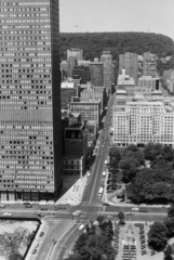 Kanada, Québec tartomány, Montreal, René Lévesque Boulevard és Peel Street sarok, a felhőkarcoló árnyékában a Hotel Windsor., 1983, Bojár Sándor, Fortepan #255405