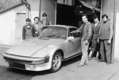 Magyarország, Majosháza, Molnár János autószerelő kisiparos műhelye., 1987, Bojár Sándor, Porsche-márka, autószerelő, Porsche 911, Fortepan #255489