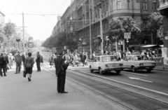 Magyarország, Budapest V., Szent István körút, jobbra a Falk Miksa (Néphadsereg) utca., 1985, Bojár Sándor, Budapest, Fortepan #255508