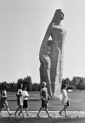 Lettország, Salaspils, az egykori koncentrációs tábor helyén kialakított emlékpark., 1969, Bojár Sándor, szocreál, Szovjetunió, Fortepan #255580