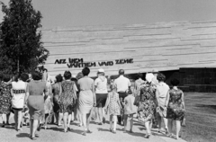 Lettország, Salaspils, az egykori koncentrációs tábor helyén kialakított emlékpark főkapuja., 1969, Bojár Sándor, Szovjetunió, Fortepan #255581