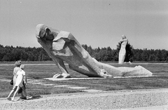 Lettország, Salaspils, az egykori koncentrációs tábor helyén kialakított emlékpark., 1969, Bojár Sándor, Best of, szocreál, Oļģerts Ostenbergs-alkotás, Szovjetunió, Fortepan #255582