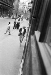 Hungary, Budapest VII., Szövetség utca a Wesselényi utca felé nézve., 1961, Cziboly Józsefné, trolley bus, cardigan, Budapest, pedestrian, street view, Fortepan #255665