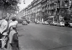 Hungary, Budapest VII., Erzsébet (Lenin) körút a Royal szállónál. A felvétel Jurij Gagarin budapesti látogatása alkalmával készült., 1961, Cziboly Józsefné, Budapest, neon sign, Fortepan #255684