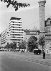 Bulgária, Szófia, Mária Lujza hercegnő (Georgi Dimitrov) sugárút, jobbra a Banja basi mecset., 1962, Cziboly Józsefné, minaret, mecset, lovaskocsi, Fortepan #255729