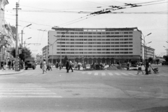 Románia,Erdély, Kolozsvár, Széchenyi tér (Piata Mihai Viteazul)., 1962, Cziboly Józsefné, teherautó, légvezeték, utcai lámpa, jelzőlámpa, Fortepan #255730