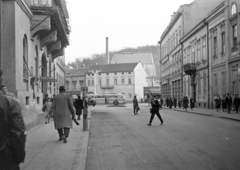 Hungary, Miskolc, Városház (Tanácsház) tér., 1961, Fortepan/Album067, chimney, pedestrian, street view, balcony, Fortepan #255746