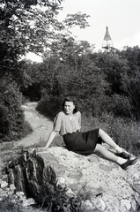 Hungary, Budapest II., Nagy-Hárs-hegy., 1949, Hámornik Balázs, Budapest, sunbathe, rock, lady, youth, Fortepan #255754