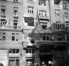 Magyarország, Budapest VII., Rákóczi út 90., Szabadság szálló., 1956, Jezsuita Levéltár, Budapest, forradalom, épületkár, képarány: négyzetes, Fortepan #255773