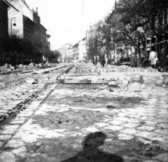 Magyarország, Budapest VII., Erzsébet (Lenin) körút a Dohány utca felől a Wesselényi utca felé nézve., 1956, Jezsuita Levéltár, forradalom, utcakép, képarány: négyzetes, Budapest, Fortepan #255782