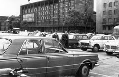 Magyarország, Budapest VI., Dózsa György út 84. MÉMOSZ (Magyarországi Építőipari Munkások Országos Szövetsége) székház., 1967, Kovács László Péter, Mercedes-márka, középület, automobil, Peugeot-márka, Budapest, Plymouth Valiant, Szrogh György-terv, Gádoros Lajos-terv, Perényi Imre-terv, Preisich Gábor-terv, Fortepan #25604