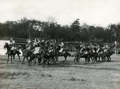 Hungary, Budapest XIV., Erzsébet királyné útja a Mexikói út saroknál, Ügetőpálya (később a Millenniumi Földalatti Vasút járműtelepét alakították ki a helyén). Harcászati bemutató 1915 októberében, a lóháton történő vívás bemutatója., 1915, Országos Széchényi Könyvtár, Budapest, military, manoeuvre, rider, Fortepan #256103