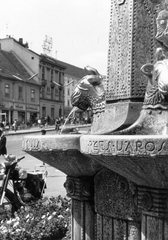 Magyarország, Pécs, Széchenyi tér, Zsolnay-kút., 1965, Kovács László Péter, kút, Fortepan #25615