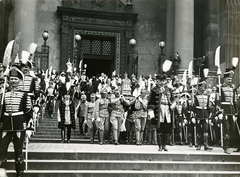 Hungary, Budapest V., Szent István tér a Bazilika előtt. A felvétel 1915. május 30-án, a "Könyörgő körmenet fegyvereink győzelméért" rendezvény egyik helyszínén készült., 1915, Országos Széchényi Könyvtár, Budapest, carrying on the shoulder, festive, uniform, Fortepan #256155