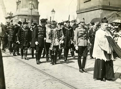 Hungary, Budapest V., a felvétel az Erzsébet híd pesti hídfőjénél készült. Körmenet 1915. május 30-án, középen József Ferenc főherceg., 1915, Országos Széchényi Könyvtár, Budapest, uniform, Fortepan #256161