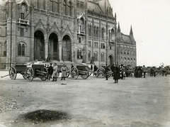 Magyarország, Budapest V., Kossuth Lajos (Országház) tér a Parlament előtt. Oroszoktól zsákmányolt, közszemlére kitett 16 ágyú., 1914, Országos Széchényi Könyvtár, Müllner János, Budapest, első világháború, Fortepan #256215