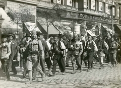 Magyarország, Budapest VII., Erzsébet körút, háttérben az 51-es számú ház. Bevonuló bosnyákok menete 1914. augusztus végén, az I. világháború kitörése utáni mozgósítás idején., 1914, Országos Széchényi Könyvtár, Müllner János, Budapest, egyenruha, Fortepan #256243