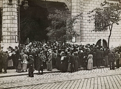 Magyarország, Budapest IX., Üllői út, erdélyi meneküldtek az Iparművészeti Múzeum előtt., 1916, Országos Széchényi Könyvtár, Müllner János, Budapest, Fortepan #256271