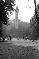 Magyarország, Veszprém, Színházkert, háttérben a Regina Mundi teplom., 1965, Kovács László Péter, játszótér, libikóka, hinta, park, életkép, mászóka, körhinta, Fortepan #25629