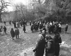 Magyarország, Bajót, Péliföldszentkereszt, a felvétel a Lourdes-i barlang előtt készült., 1970, Székely Balázs, Fortepan #256379