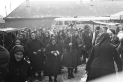 Magyarország, Bajót, Péliföldszentkereszt, a felvétel a Szalézi rendház közelében tartott búcsú idején készült., 1970, Székely Balázs, Fortepan #256427