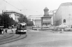 Románia, Bukarest, Strada Ion Câmpineanu (13 Decembrie), szemben a Kretzulescu-templom (Biserica Kretzulescu)., 1958, Közösségi Szociális Szövetkezet, villamos, Fortepan #256549