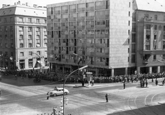 Magyarország, Budapest VIII., Üllői út - József körút sarok, Jurij Gagarin fogadása., 1961, Ferencvárosi Helytörténeti Gyűjtemény, tömeg, automobil, GAZ M20 Pobjeda, Budapest, Fortepan #25661