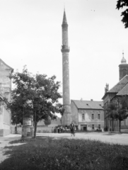 Magyarország, Eger, Minaret a Knézich Károly utcából nézve, jobbra a Szent Sebestyén vértanú templom (volt Irgalmasok temploma)., 1951, Tildy Istvánné, templom, utcakép, minaret, Fortepan #256636