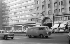 Magyarország, Budapest VII., Károly (Tanács) körút, szemben a 7. számú épületben a Centrál Étterem., 1972, Tildy Istvánné, étterem, Budapest, Fortepan #256645