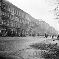 Magyarország, Budapest VIII., József körút a Krúdy utcától a Baross utca felé nézve., 1956, Peter, Isaac, forradalom, utcakép, képarány: négyzetes, Budapest, Fortepan #256804