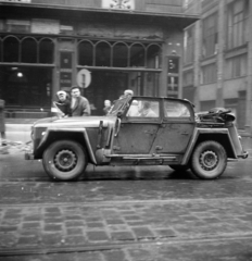 Magyarország, Budapest V., Kossuth Lajos utca, jobbra a Magyar utca torkolata., 1956, Peter, Isaac, forradalom, képarány: négyzetes, Budapest, Skoda-márka, automobil, Fortepan #256807