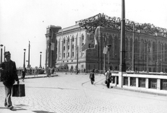 Hungary, Budapest IX., Boráros tér, Petőfi (Horthy Miklós) híd feljárója és az Elevátor-ház., 1944, Ferencvárosi Helytörténeti Gyűjtemény, war damage, damaged building, warehouse, Budapest, grain elevator, Christian Ulrich-design, suitcase, Fortepan #25688