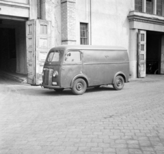 Magyarország, Budapest XIV., Egressy út 35-51., Posta Központi Járműtelep., 1955, Bolvári László, Chenard&Walcker-márka, francia gyártmány, postajármű, Budapest, Fortepan #256893