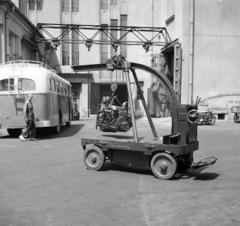 Magyarország, Budapest XIV., Egressy út 35-51., Posta Központi Járműtelep., 1955, Bolvári László, Budapest, MÁVAUT-szervezet, Ikarus 30, Fortepan #256904