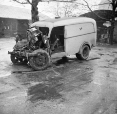 Magyarország, Budapest XIV., Egressy út 35-51., a felvétel a Posta Központi Járműtelepén készült., 1954, Bolvári László, Budapest, járműroncs, képarány: négyzetes, Phänomen Granit, Fortepan #256922