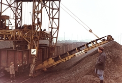 Magyarország, Budapest XVIII., Szemeretelep, Tüzelő- és Építőanyagkereskedelmi Vállalat 11. számú telepe, lengyel sepregető gép., 1970, Ferencvárosi Helytörténeti Gyűjtemény, vasút, színes, Budapest, Fortepan #25694