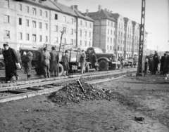 Magyarország, Budapest X., baleset az Üllői úton, az Üllői köz és a Zágrábi köz között., 1954, Bolvári László, Budapest, bámészkodás, Fortepan #256943