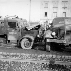 Magyarország, Budapest X., baleset az Üllői úton, az Üllői köz és a Zágrábi köz között., 1954, Bolvári László, Budapest, képarány: négyzetes, Fortepan #256944