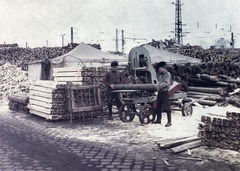 Magyarország, Budapest, Tüzelő- és építőanyagkereskedelmi Vállalat telepe., 1970, Ferencvárosi Helytörténeti Gyűjtemény, vasút, színes, fűrésztelep, fűrész, fényjelző, felsővezeték, Fortepan #25696