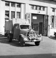 Magyarország, Budapest XIV., Egressy út 35-51., Posta Központi Járműtelep., 1956, Bolvári László, Budapest, rendszám, járműroncs, képarány: négyzetes, Robur Garant, Fortepan #257002