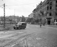 Magyarország, Budapest VIII., a Fiumei út a Gázláng utcától a Baross tér felé nézve, jobbra a Festetics György utca., 1956, Bolvári László, rendőr, kockakő, sínpálya, Budapest, Fortepan #257007