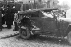 Magyarország, Budapest XI., Villányi út, közlekedési balesetben megsérült jármű az Alsóhegy utcánál., 1956, Bolvári László, Skoda 1101 VO/P Colonial, egyenruha, karambol, megállóhely, Budapest, Fortepan #257038