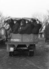 Magyarország, Budapest XIV., Egressy út 35-51., Posta Központi Járműtelep., 1956, Bolvári László, Budapest, rendszám, teherautó, tányérsapka, Fortepan #257048